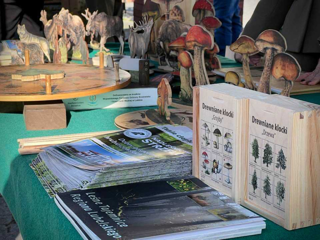 Hrubieszów: Tłumy po leśne drzewka [ZDJĘCIA]