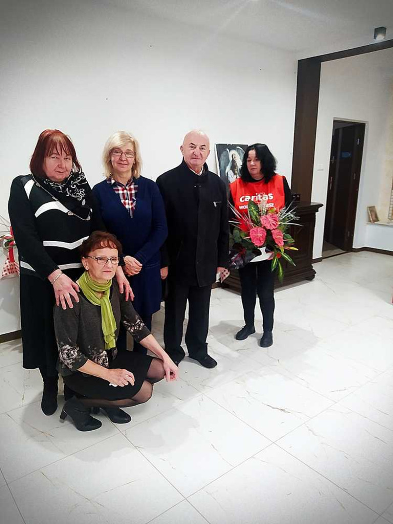 Hrubieszów: Zrobili i złożyli wiązanki na grobach bohaterów [ZDJĘCIA]