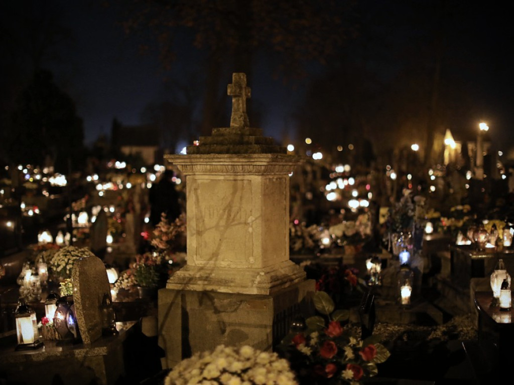 Wieczór Wszystkich Świętych na hrubieszowskim cmentarzu [ZDJĘCIA]