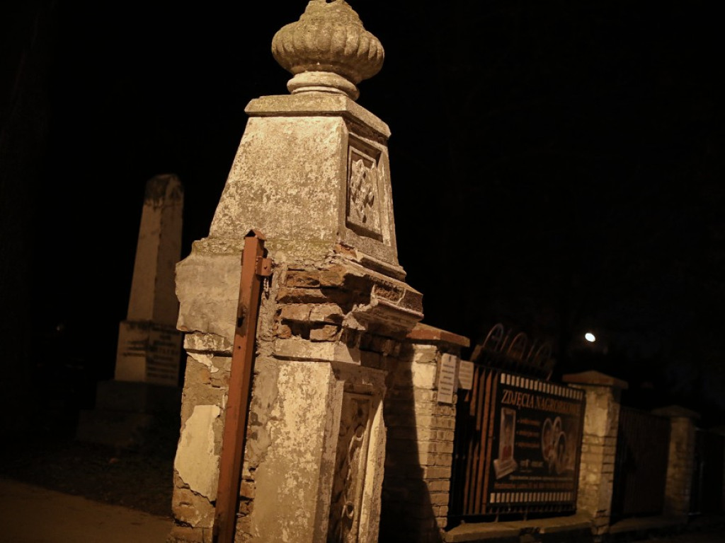 Wieczór Wszystkich Świętych na hrubieszowskim cmentarzu [ZDJĘCIA]