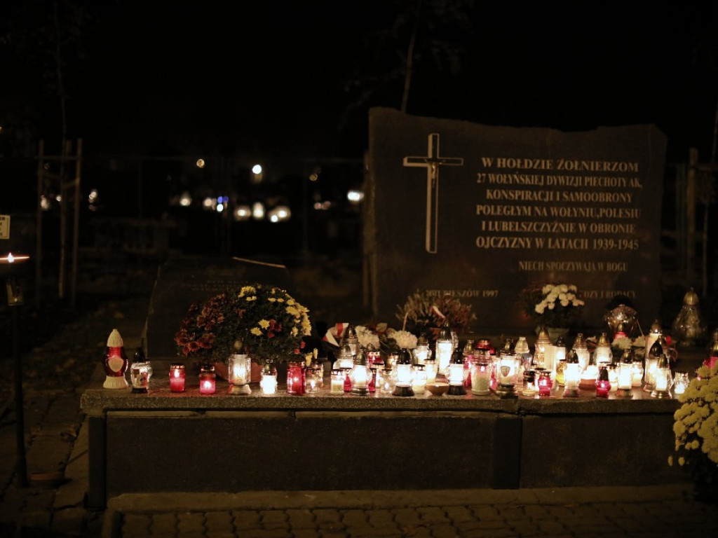 Wieczór Wszystkich Świętych na hrubieszowskim cmentarzu [ZDJĘCIA]