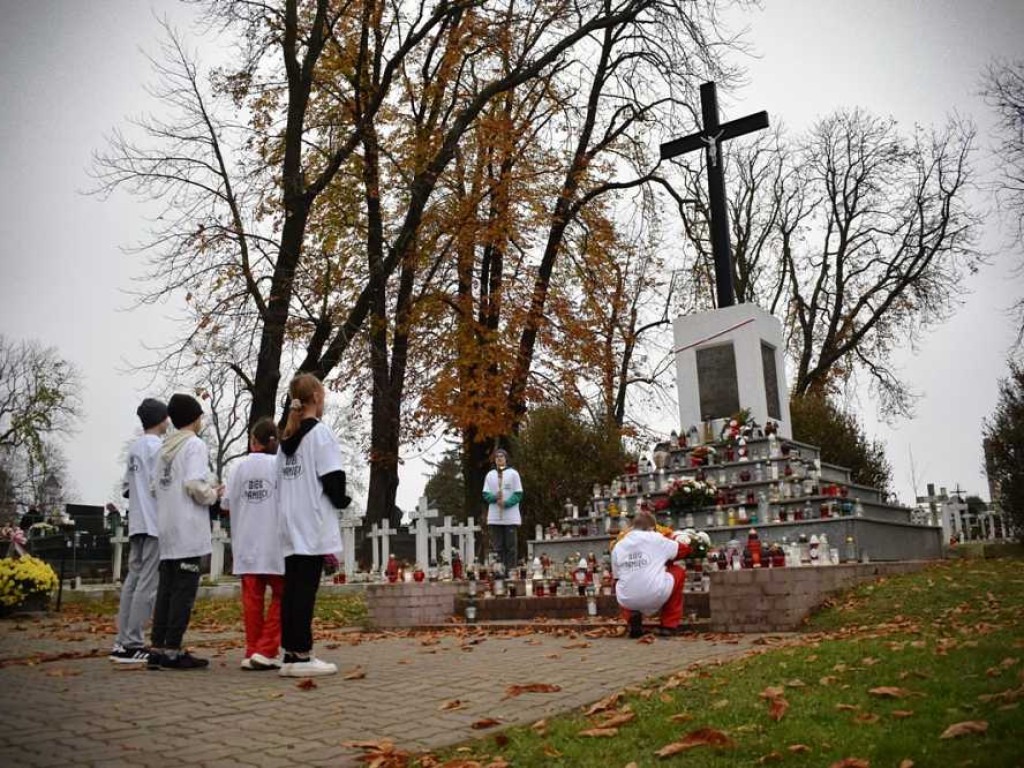 Biegali i hołd oddawali [ZDJĘCIA]