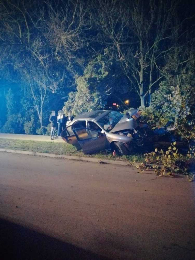 Hrubieszów: Parking przy ulicy Ciesielczuka - dyskoteka, pijaństwo, bączki, wypadki i wyścigi ulicami miasta... Nie czekajmy na tragedię!
