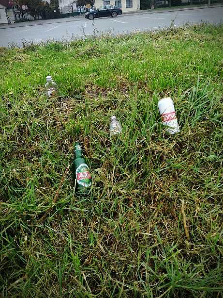 Hrubieszów: Parking przy ulicy Ciesielczuka - dyskoteka, pijaństwo, bączki, wypadki i wyścigi ulicami miasta... Nie czekajmy na tragedię!