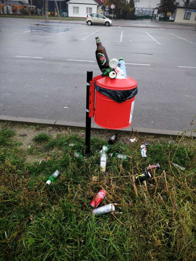 Hrubieszów: Parking przy ulicy Ciesielczuka - dyskoteka, pijaństwo, bączki, wypadki i wyścigi ulicami miasta... Nie czekajmy na tragedię!