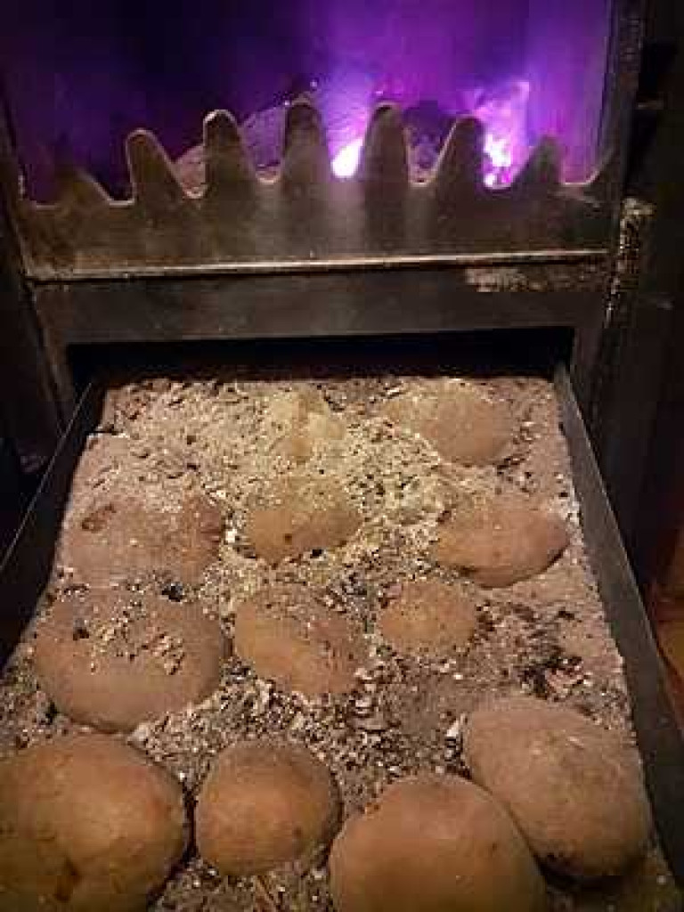 Hrubieszów: Święto pieczonego ziemniaka w Caritas [ZDJĘCIA]