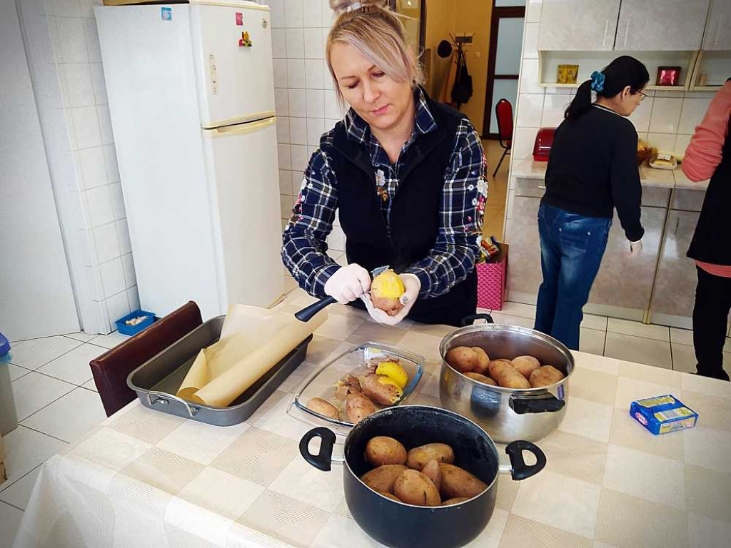 Hrubieszów: Święto pieczonego ziemniaka w Caritas [ZDJĘCIA]