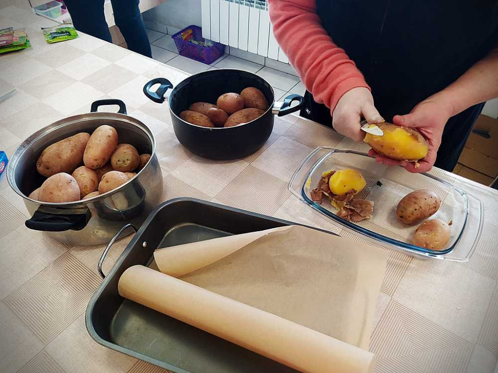 Hrubieszów: Święto pieczonego ziemniaka w Caritas [ZDJĘCIA]