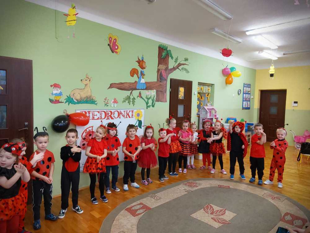 Hrubieszów: Pasowanie na przedszkolaka i imieniny grup w Przedszkolu nr 2 [ZDJĘCIA]