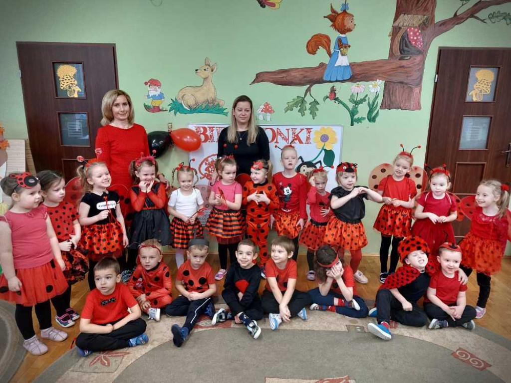 Hrubieszów: Pasowanie na przedszkolaka i imieniny grup w Przedszkolu nr 2 [ZDJĘCIA]