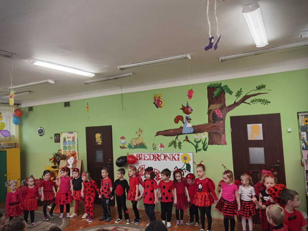 Hrubieszów: Pasowanie na przedszkolaka i imieniny grup w Przedszkolu nr 2 [ZDJĘCIA]
