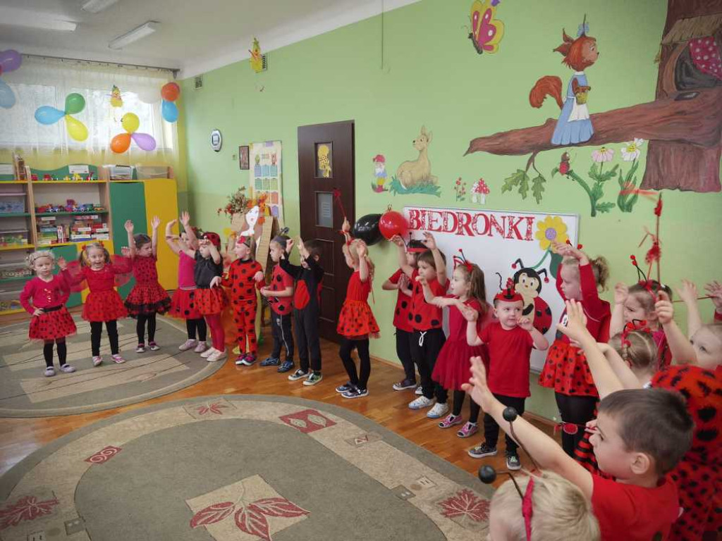 Hrubieszów: Pasowanie na przedszkolaka i imieniny grup w Przedszkolu nr 2 [ZDJĘCIA]