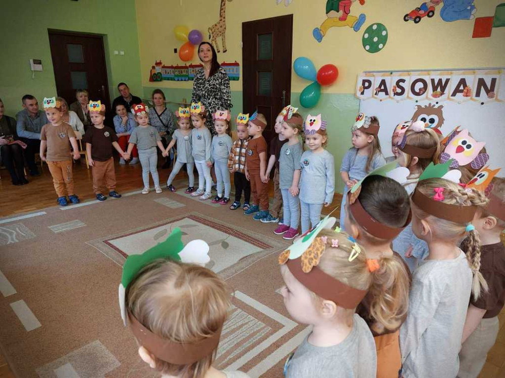 Hrubieszów: Pasowanie na przedszkolaka i imieniny grup w Przedszkolu nr 2 [ZDJĘCIA]