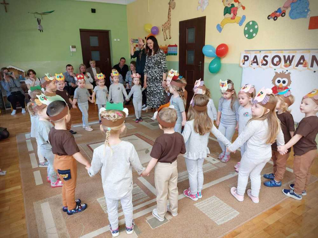 Hrubieszów: Pasowanie na przedszkolaka i imieniny grup w Przedszkolu nr 2 [ZDJĘCIA]