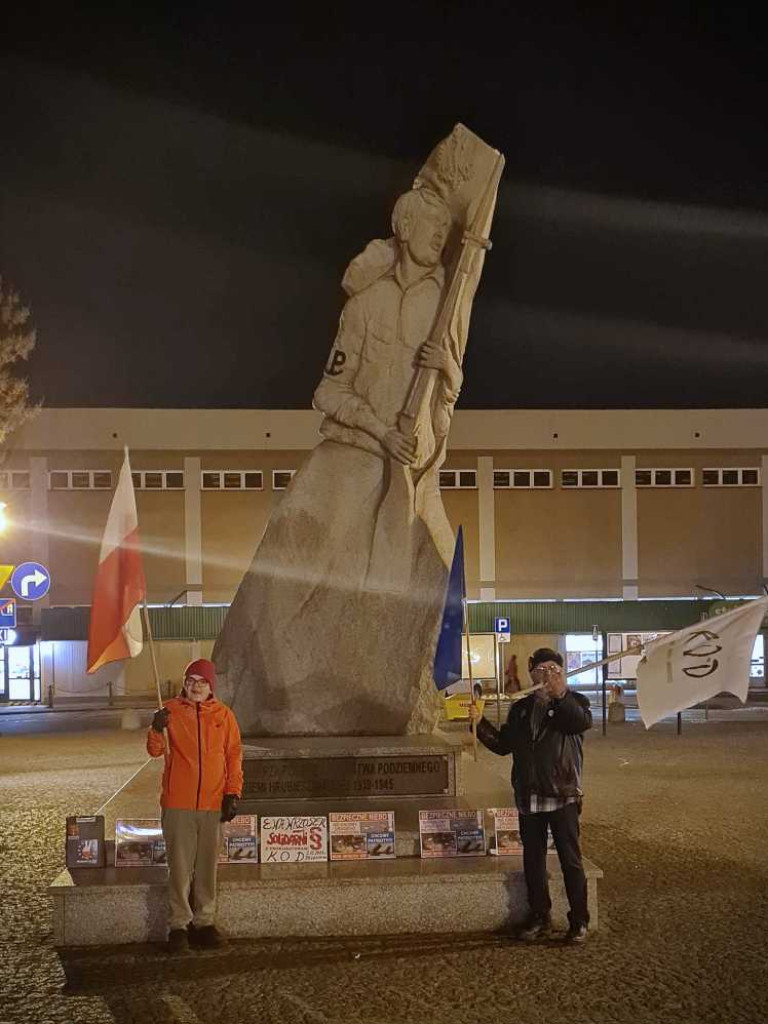 Hrubieszów: Pikieta w sprawie bezpiecznego nieba [ZDJĘCIA]