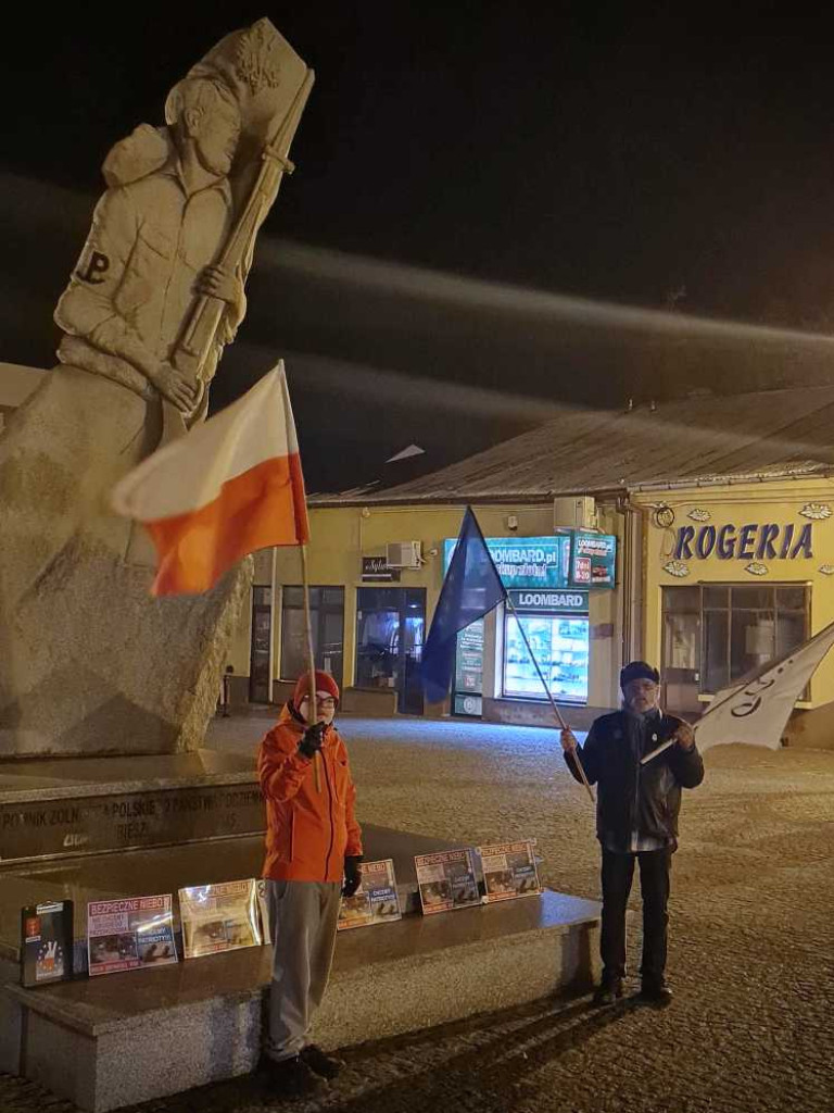 Hrubieszów: Pikieta w sprawie bezpiecznego nieba [ZDJĘCIA]