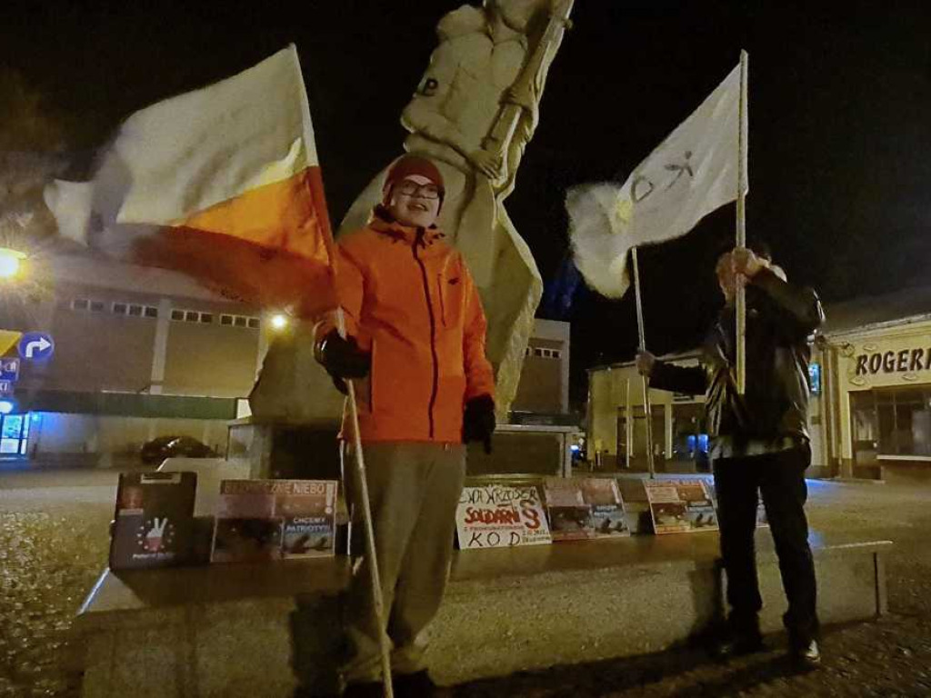 Hrubieszów: Pikieta w sprawie bezpiecznego nieba [ZDJĘCIA]