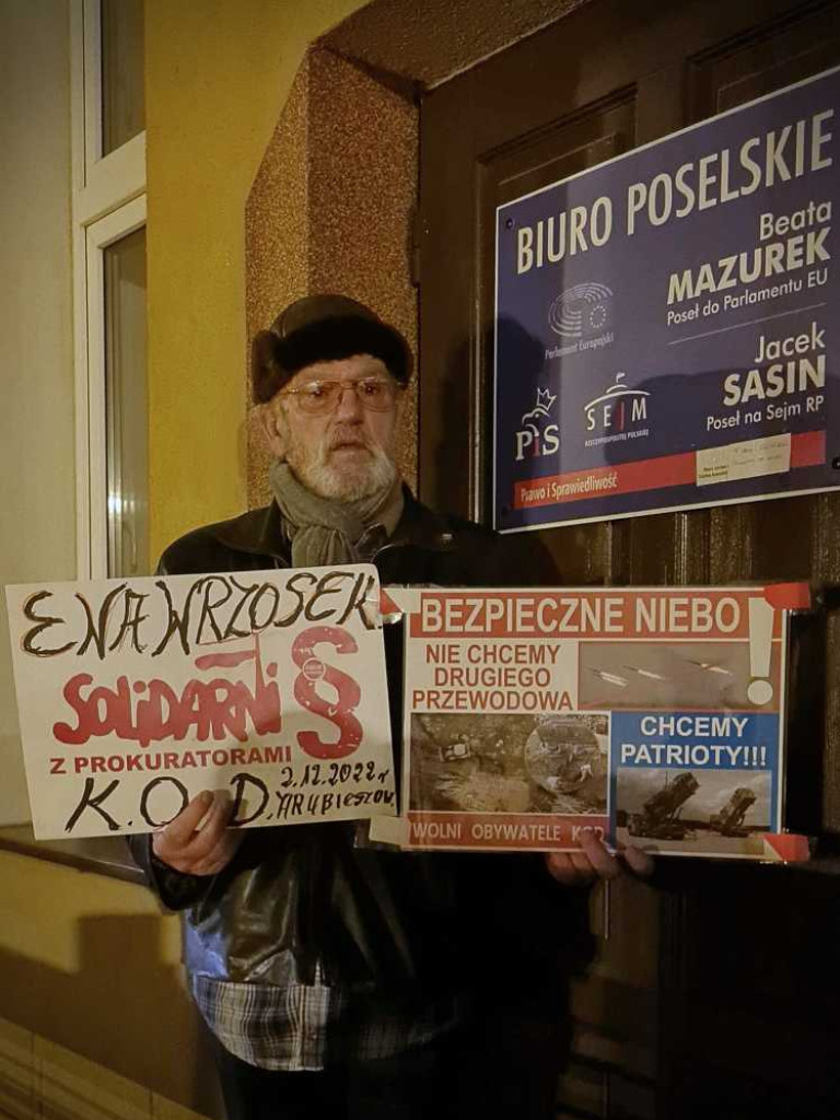 Hrubieszów: Pikieta w sprawie bezpiecznego nieba [ZDJĘCIA]