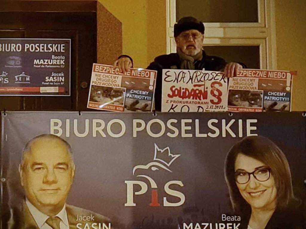 Hrubieszów: Pikieta w sprawie bezpiecznego nieba [ZDJĘCIA]