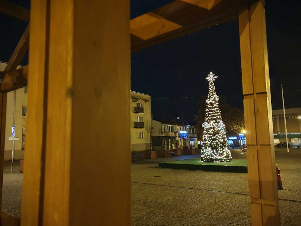 Powstaje szopka na hrubieszowskim Rynku [ZDJĘCIA]