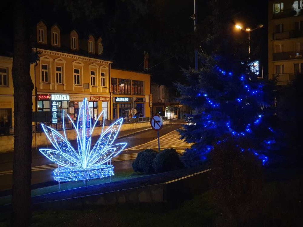 Powstaje szopka na hrubieszowskim Rynku [ZDJĘCIA]