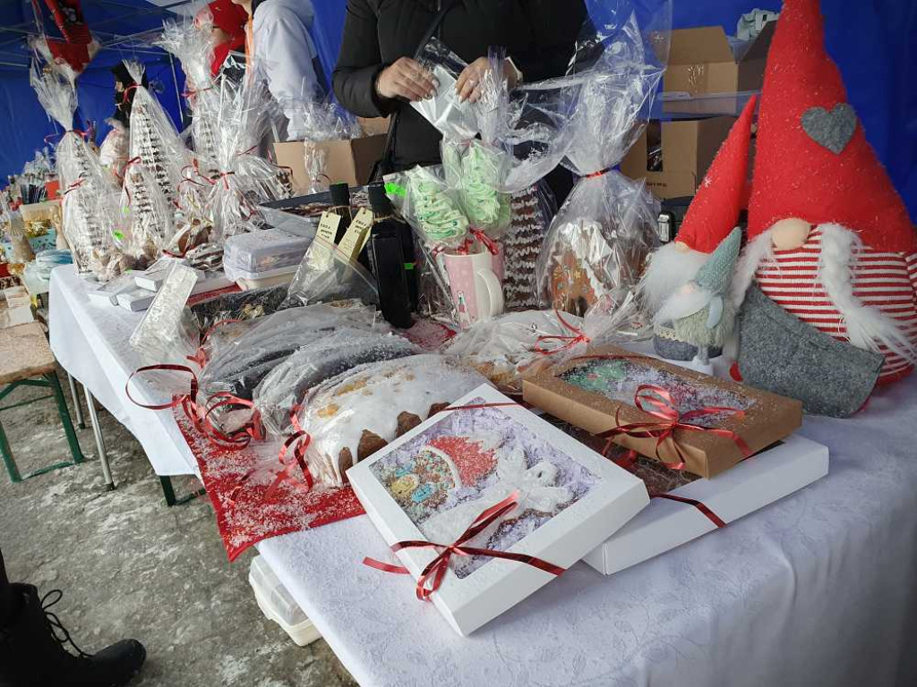 Kiermasz świąteczny na hrubieszowskim Rynku [ZDJĘCIA]