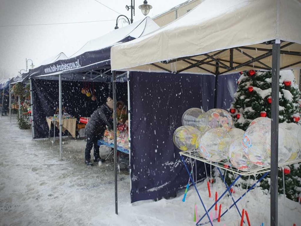 Kiermasz świąteczny na hrubieszowskim Rynku [ZDJĘCIA]
