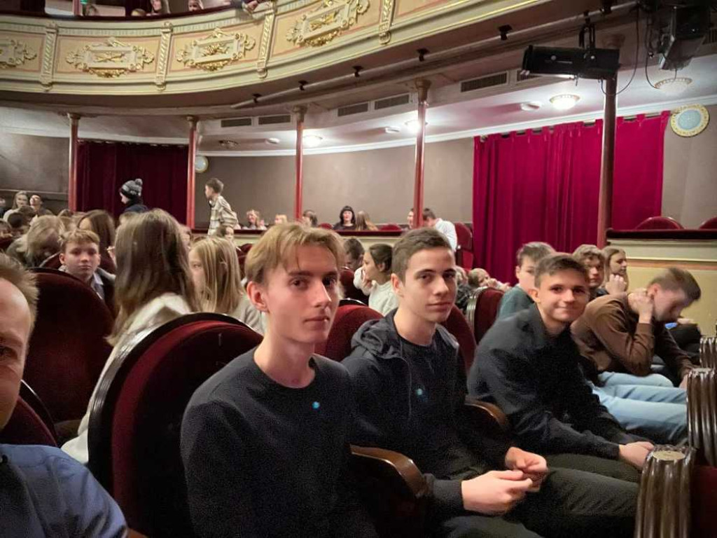 Hrubieszów: Mikołajki w teatrze i na kręgielni [ZDJĘCIA]