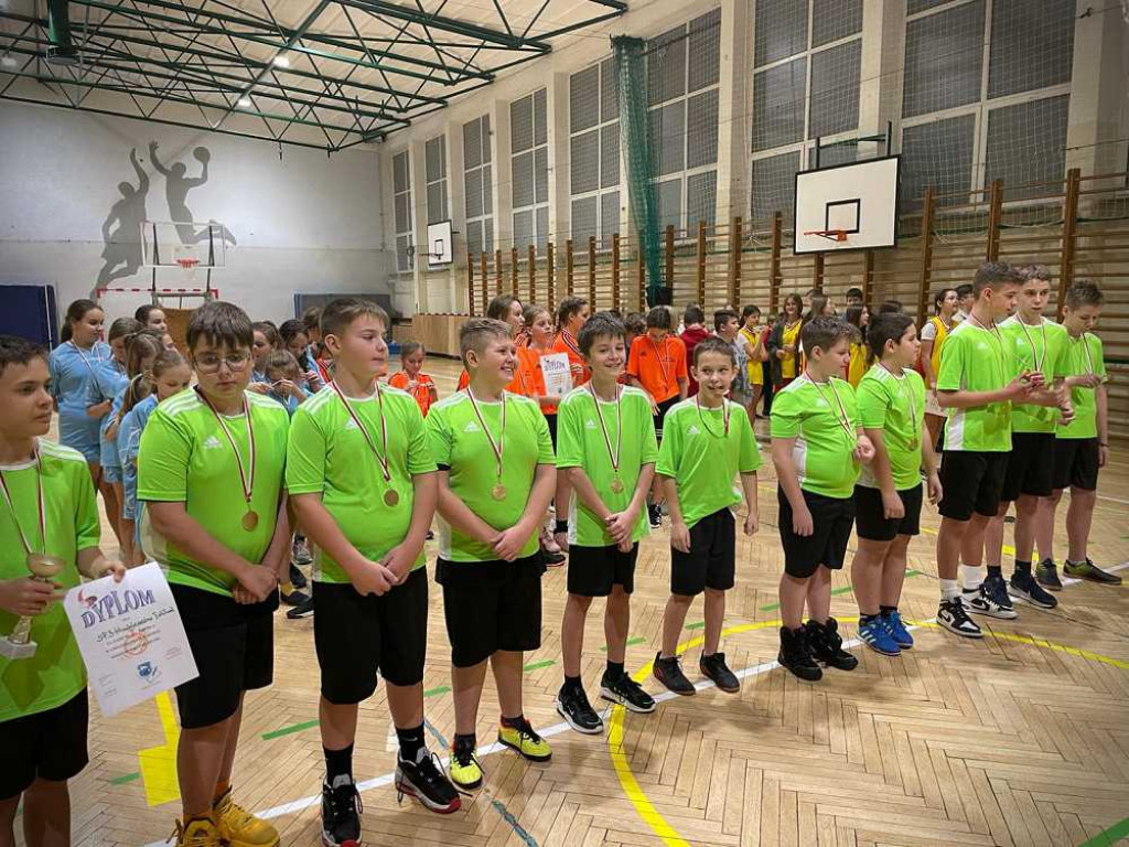 Gwiazdkowy turniej koszykówki [ZDJĘCIA]