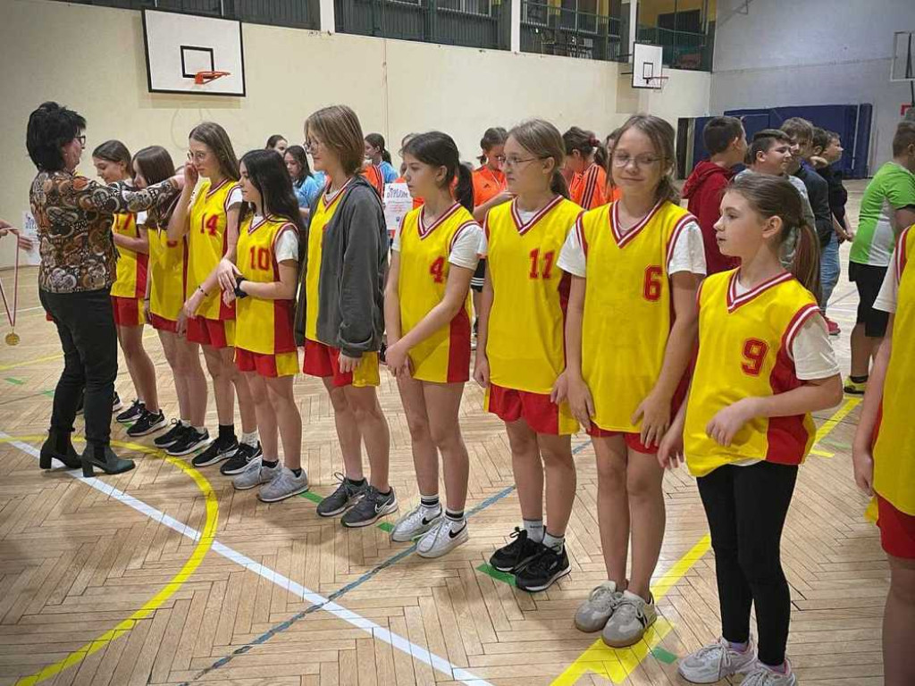Gwiazdkowy turniej koszykówki [ZDJĘCIA]