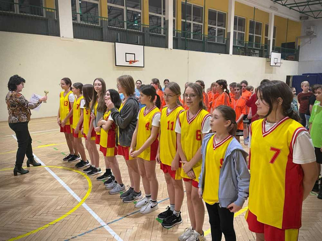 Gwiazdkowy turniej koszykówki [ZDJĘCIA]