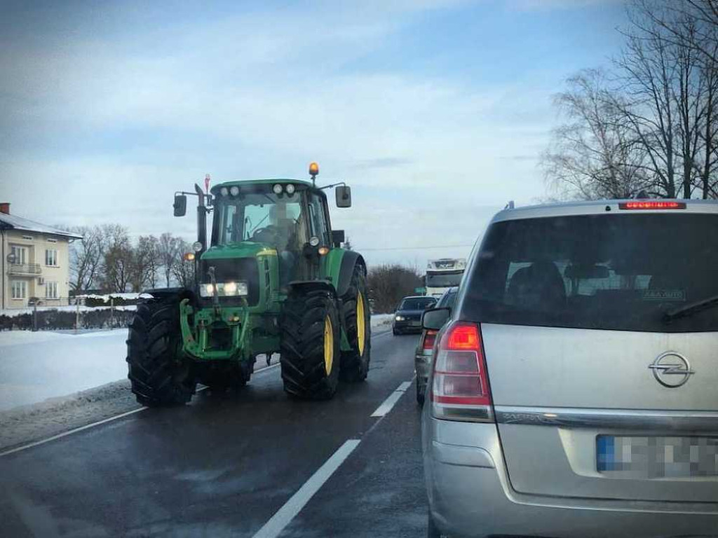 Hrubieszów: Trwa protest rolników. Uwaga! Utrudnienia w ruchu [ZDJĘCIA]
