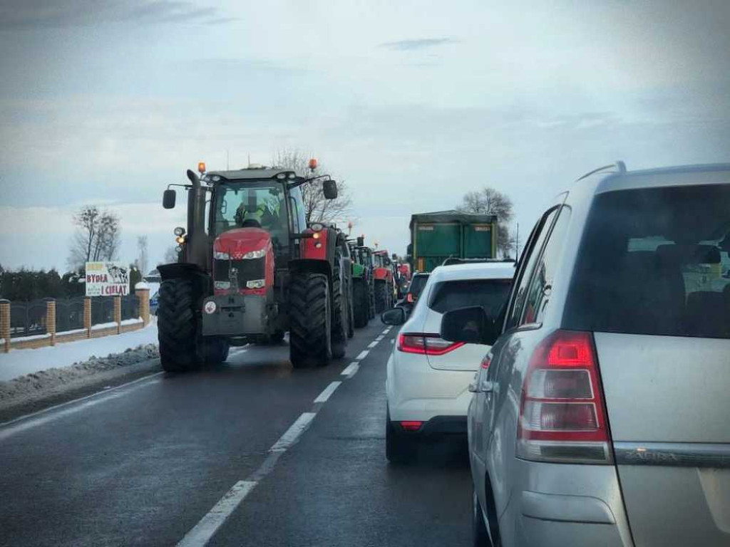 Hrubieszów: Trwa protest rolników. Uwaga! Utrudnienia w ruchu [ZDJĘCIA]