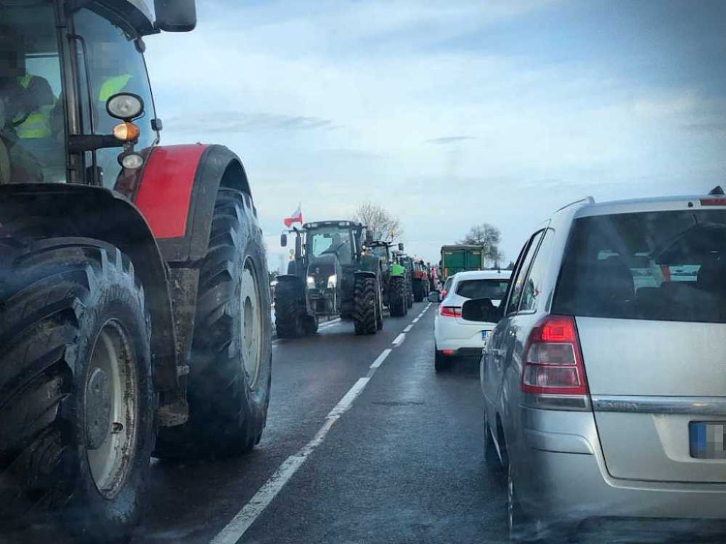 Hrubieszów: Trwa protest rolników. Uwaga! Utrudnienia w ruchu [ZDJĘCIA]