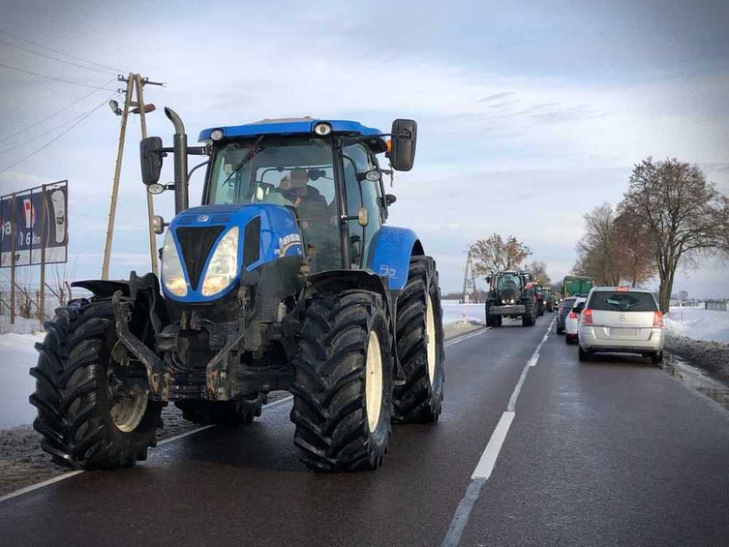 Hrubieszów: Trwa protest rolników. Uwaga! Utrudnienia w ruchu [ZDJĘCIA]