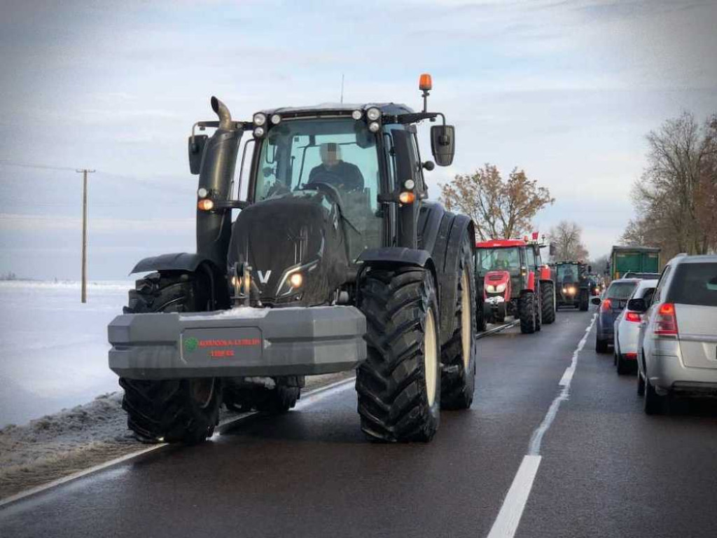 Hrubieszów: Trwa protest rolników. Uwaga! Utrudnienia w ruchu [ZDJĘCIA]