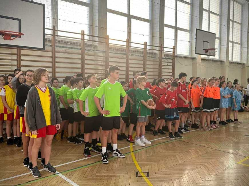Gwiazdkowy turniej koszykówki [ZDJĘCIA]