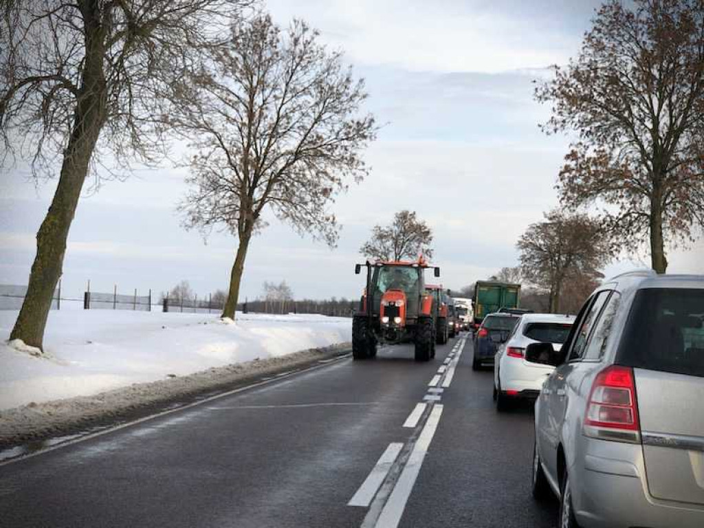 Hrubieszów: Trwa protest rolników. Uwaga! Utrudnienia w ruchu [ZDJĘCIA]