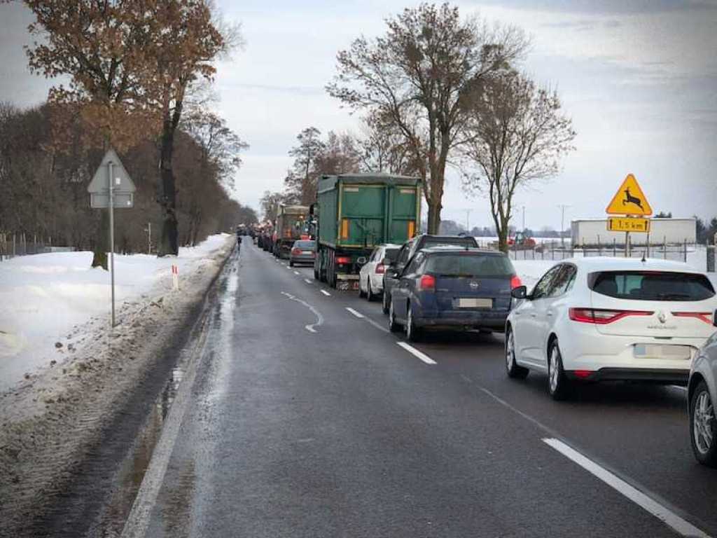 Hrubieszów: Trwa protest rolników. Uwaga! Utrudnienia w ruchu [ZDJĘCIA]