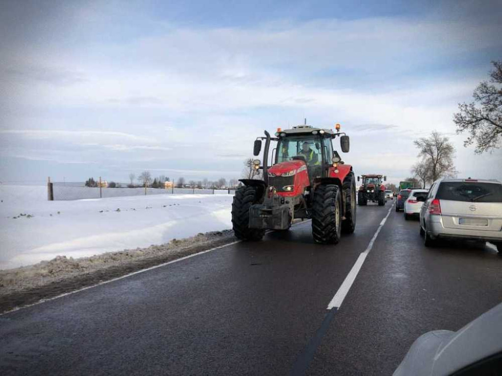 Hrubieszów: Trwa protest rolników. Uwaga! Utrudnienia w ruchu [ZDJĘCIA]