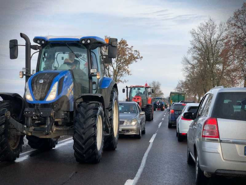 Hrubieszów: Trwa protest rolników. Uwaga! Utrudnienia w ruchu [ZDJĘCIA]