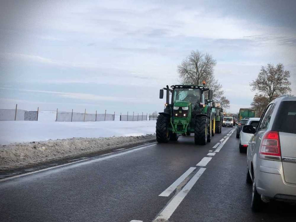 Hrubieszów: Trwa protest rolników. Uwaga! Utrudnienia w ruchu [ZDJĘCIA]