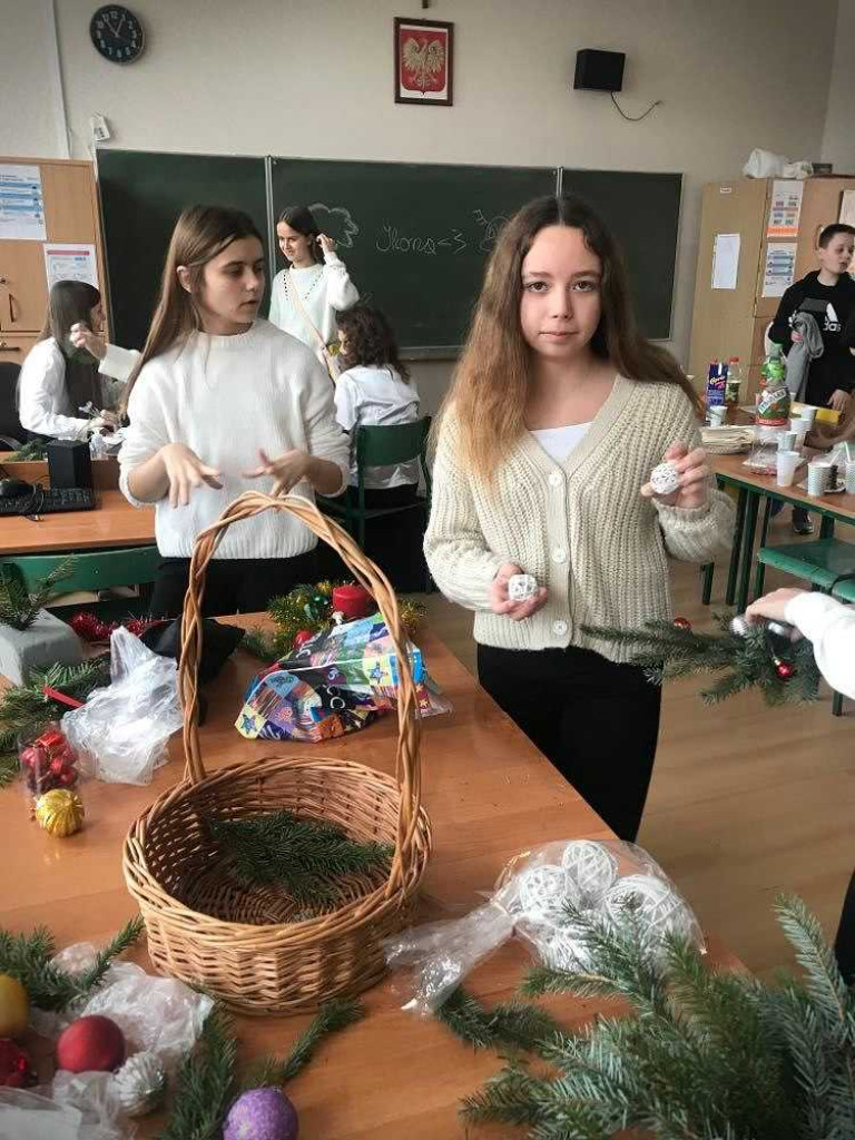 Hrubieszów: Wolontariusze pamiętają o seniorach i osobach samotnych! [ZDJĘCIA]