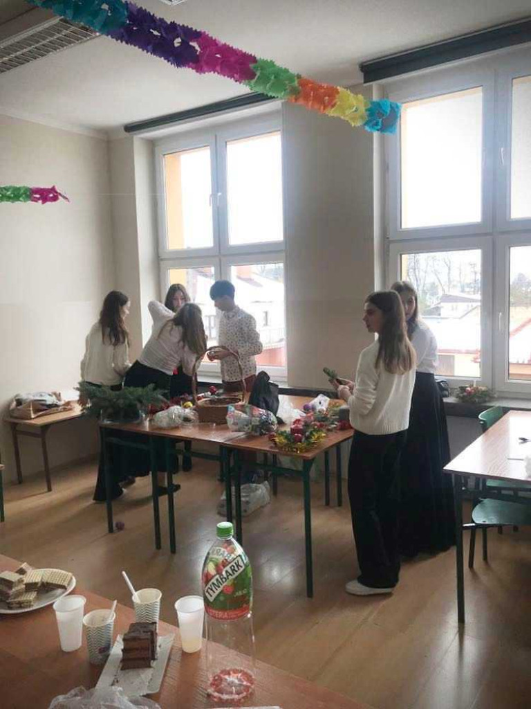 Hrubieszów: Wolontariusze pamiętają o seniorach i osobach samotnych! [ZDJĘCIA]