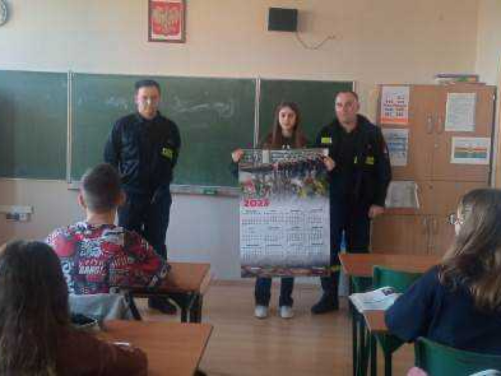 Hrubieszów: Aby ferie były bezpieczne. Strażacy w podstawówkach [ZDJĘCIA]