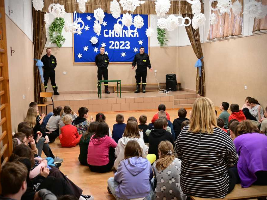 Hrubieszów: Aby ferie były bezpieczne. Strażacy w podstawówkach [ZDJĘCIA]