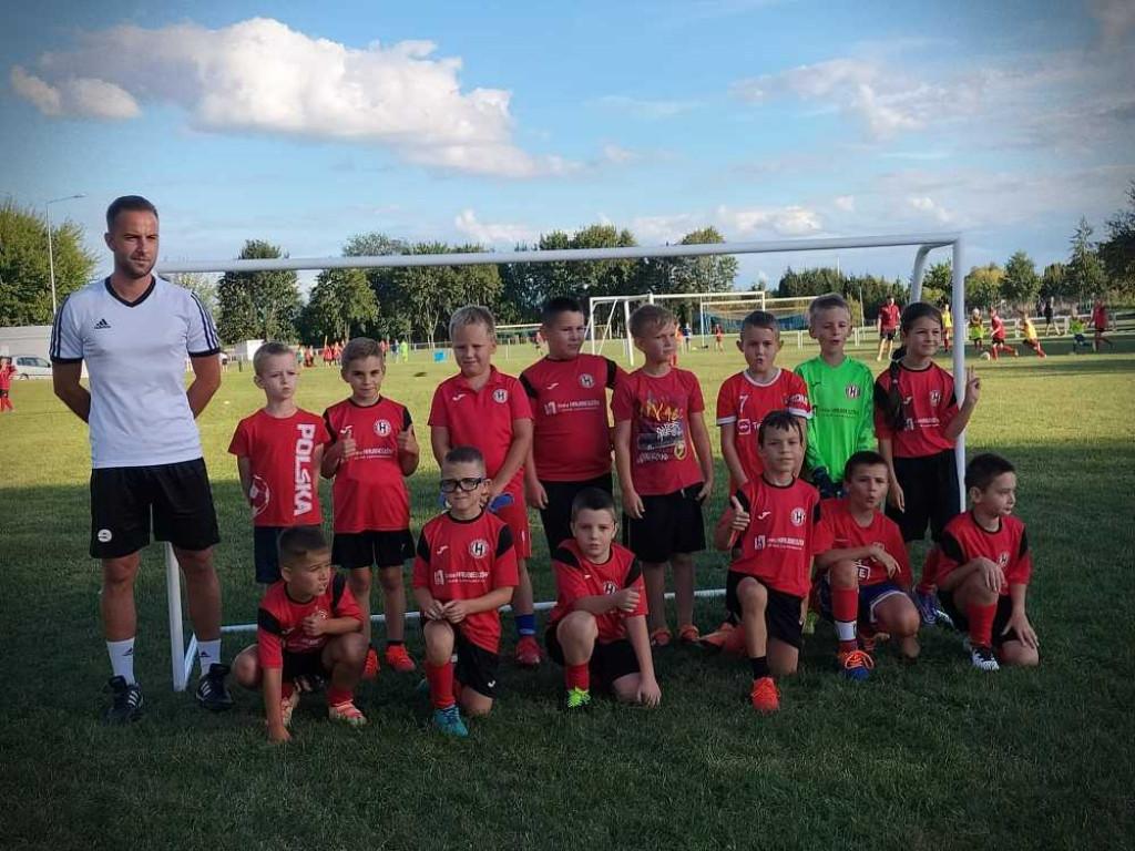 Piłkarska jesień 2022 GKS Huragan Hrubieszów. Akcja i grupy młodsze [ZDJĘCIA]
