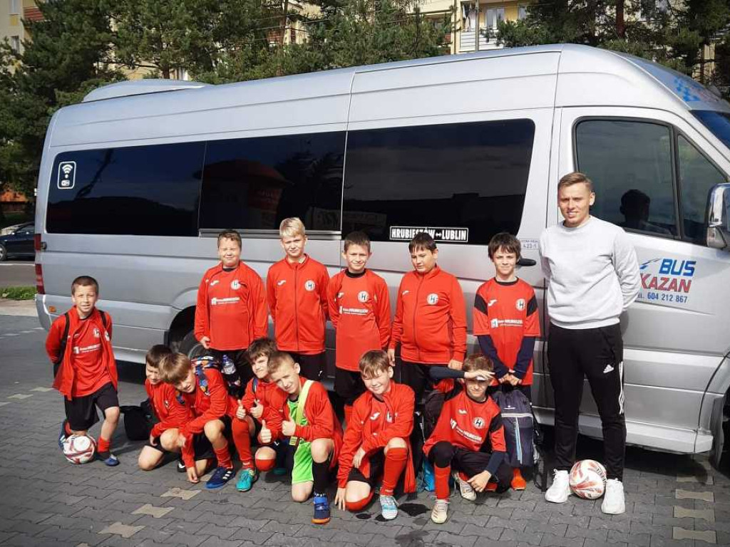 Piłkarska jesień 2022 GKS Huragan Hrubieszów. Akcja i grupy młodsze [ZDJĘCIA]