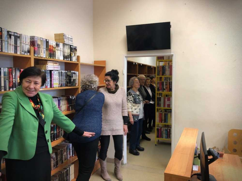Hrubieszów: Mieszkańcy pomagają! Trwa przeprowadzka biblioteki [ZDJĘCIA]