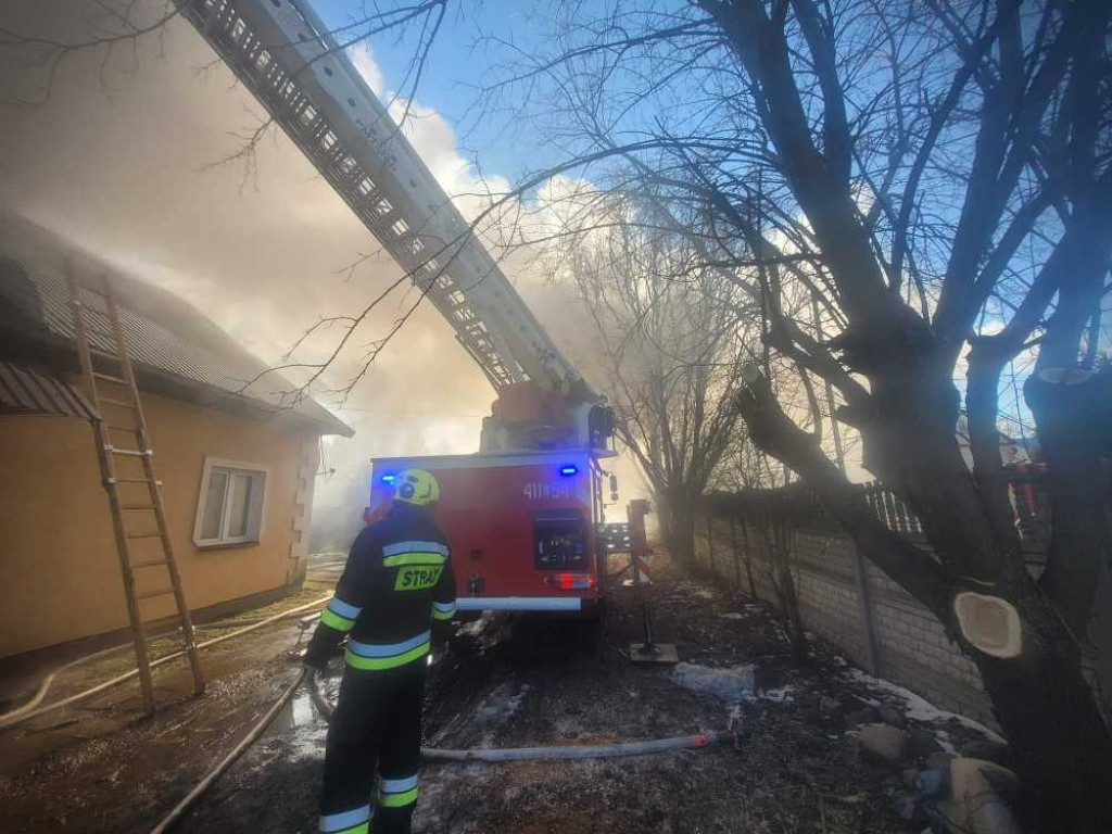 Hrubieszów: Pożar budynku mieszkalnego przy ulicy Partyzantów [ZDJĘCIA]